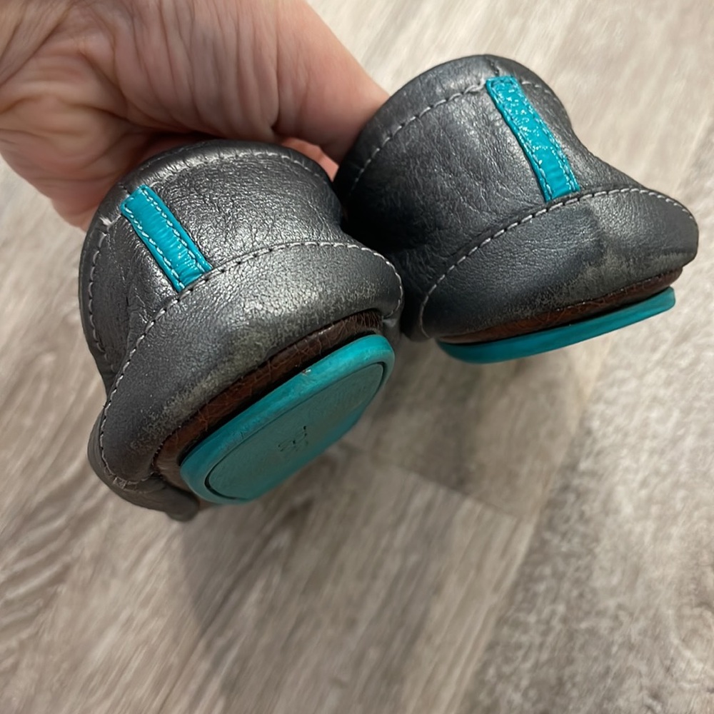 Tieks Metallic Pewter Ballet Flats Size 7 - image 5